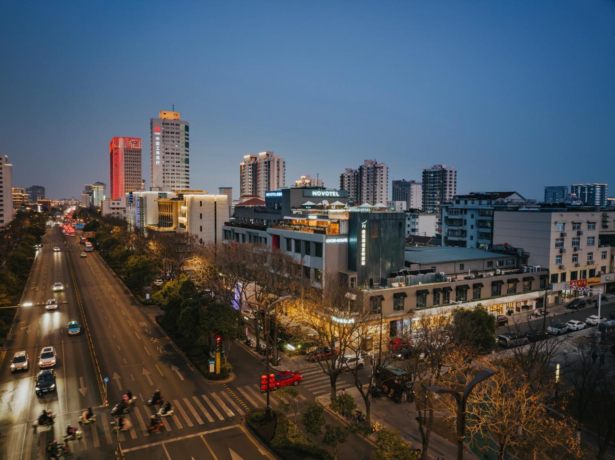 Novotel Yangzhou City Center Exterior photo